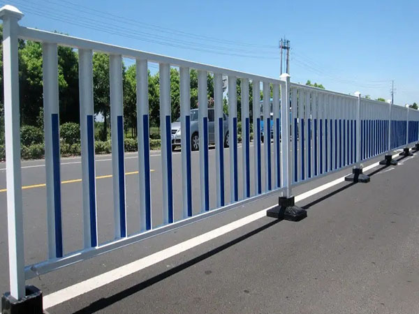 市政護(hù)欄在設(shè)計(jì)時的考慮因素?