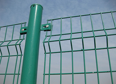 雙邊絲護(hù)欄的特色包含什么？